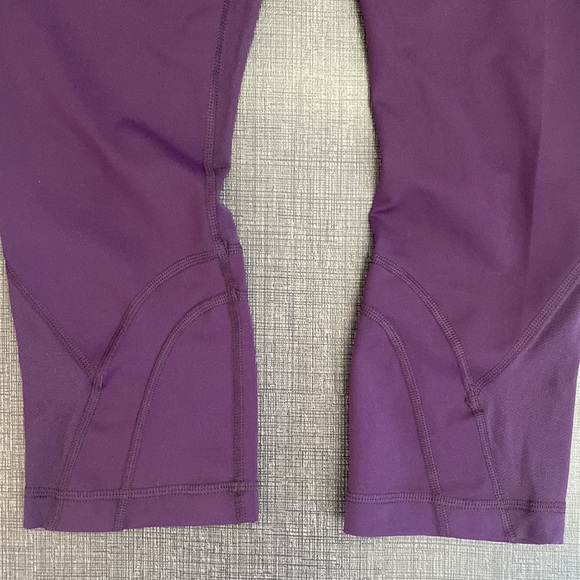 Lululemon purple crop leggings , size 8 - Picture 3 of 6